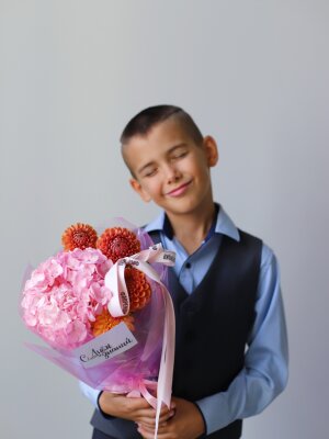 Букет из георгин и гортензий
