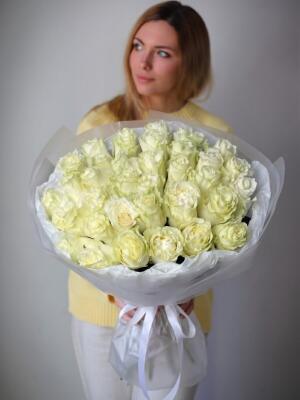 Букет из 35 белых роз