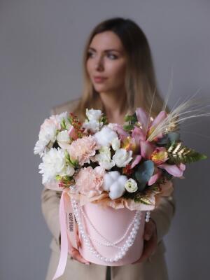 Букет в коробке стойкий