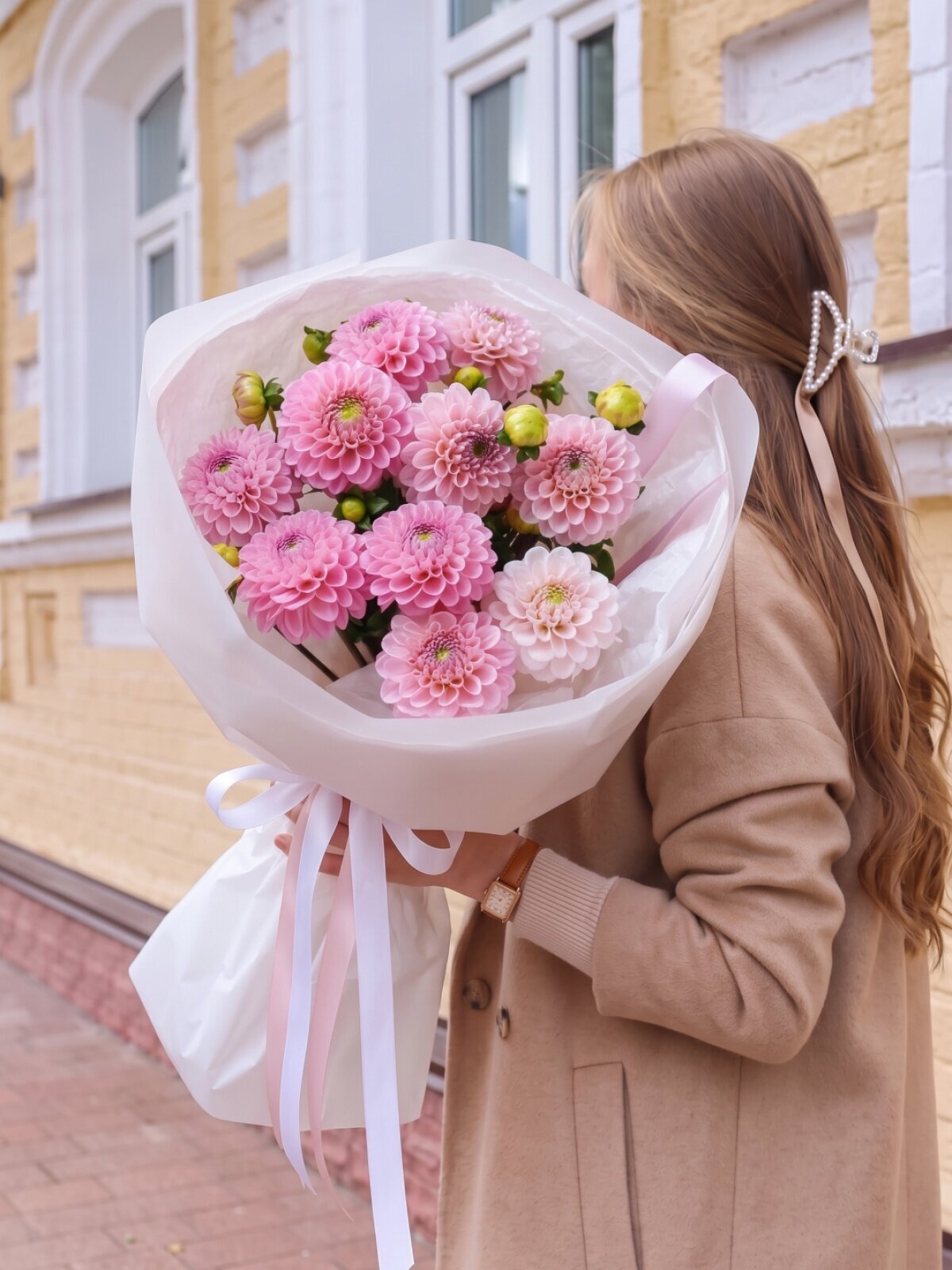 Букет из 11 розовых георгин