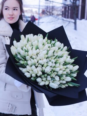201 тюльпанов белых